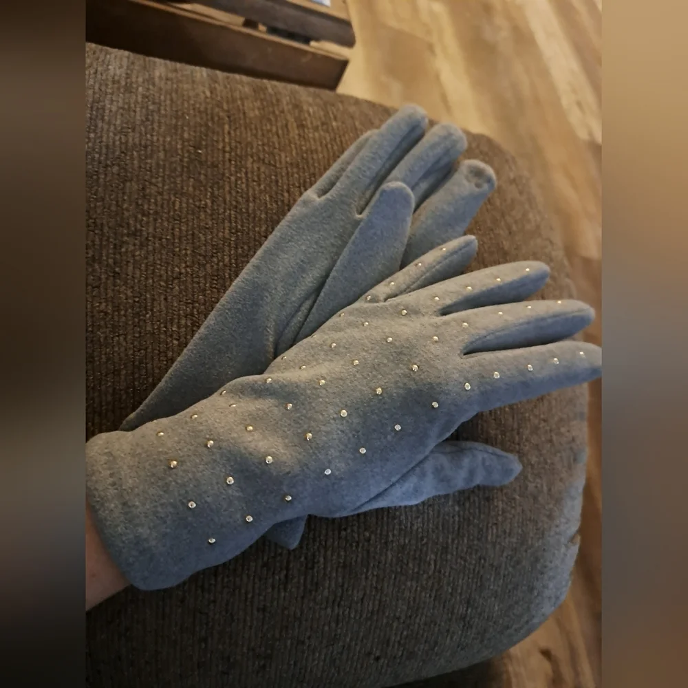 Coco + Carmen Gray Gloves with Gold Accents Women's One Size